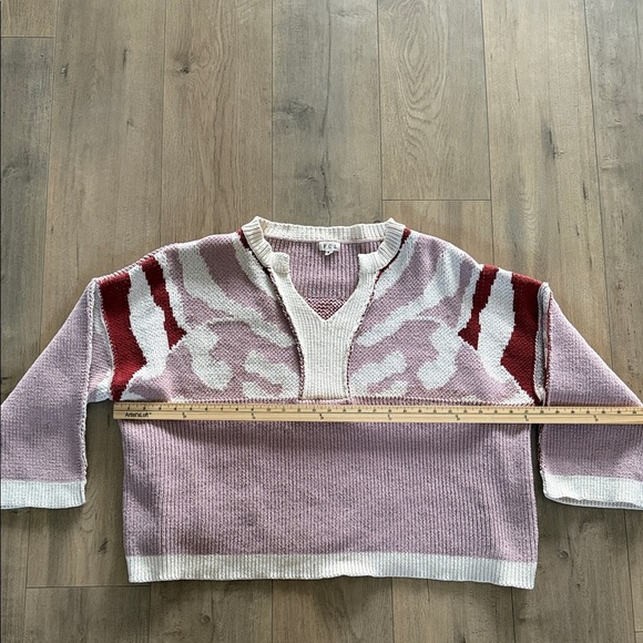 POL V-Neck Sweater in Cream, Red, and Pink - Picture 7 of 9